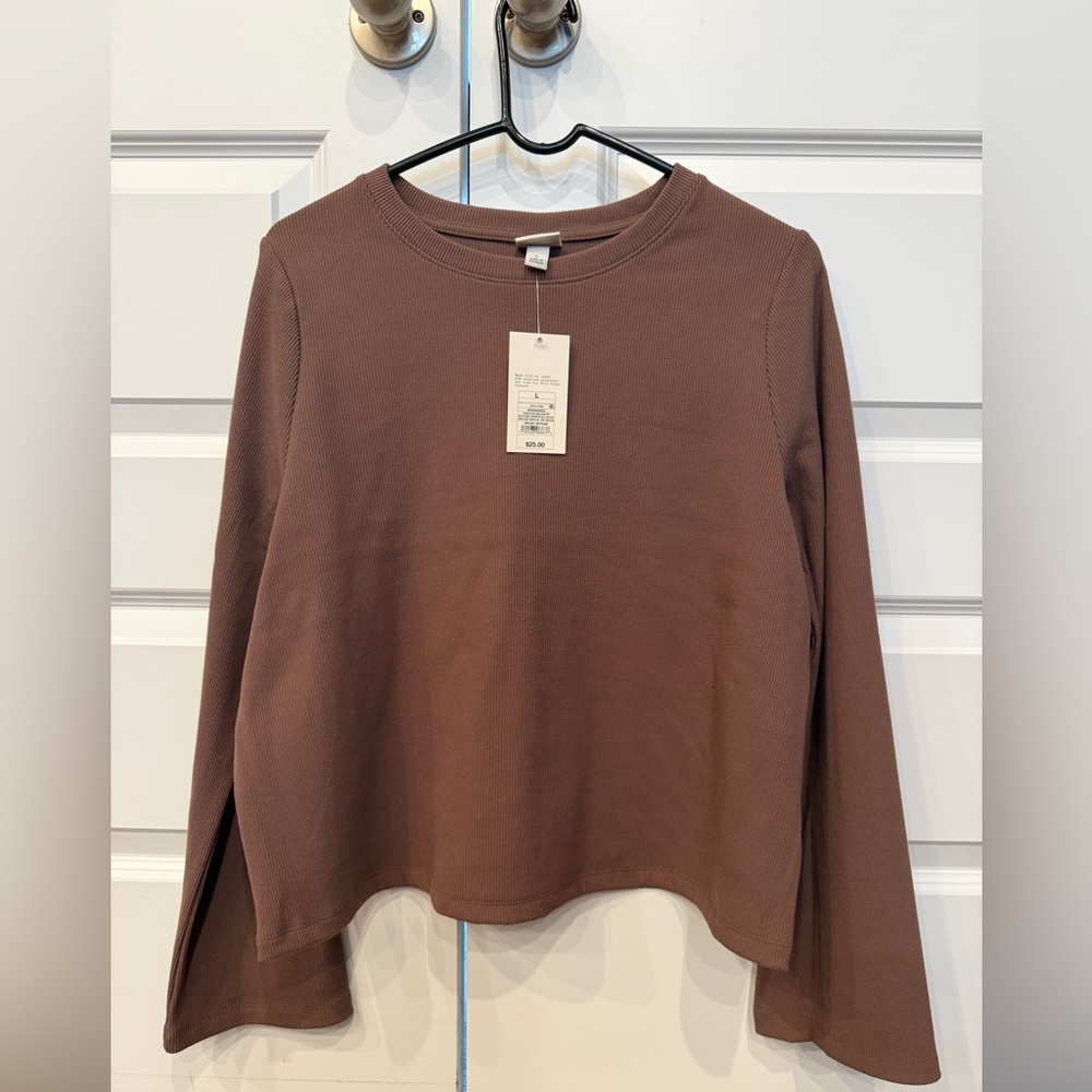 NEW WITH TAGS Women’s Long-Sleeve Crewneck Top in Brown